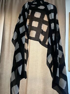 eskandar Black and White Graphic Sheer Wrap
